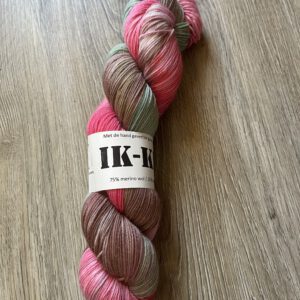 Handgeverfde garen wol - Kersenbloesem 425m/100gr