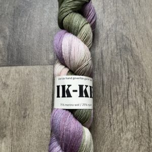 Handgeverfde garen wol - Roze Rozen 425m/100gr