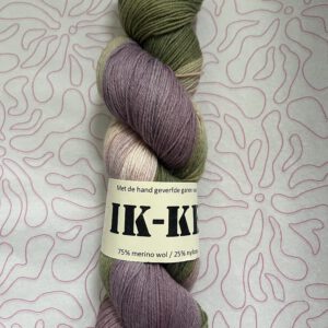 Handgeverfde garen wol - Roze Rozen 425m/100gr