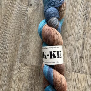 Handgeverfde garen wol - Drijfhout 425m/100gr