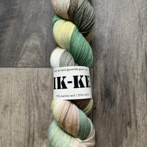 Handgeverfde garen wol - Moestuin 425m/100gr